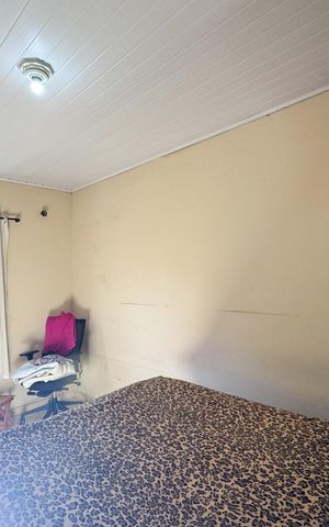 Casa à venda com 700m², 5 quartos e 2 vagas Casa à venda com 700m², 5 quartos e 2 vagasQuarto