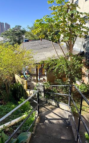 Casa à venda com 700m², 5 quartos e 2 vagas Casa à venda com 700m², 5 quartos e 2 vagasAcesso