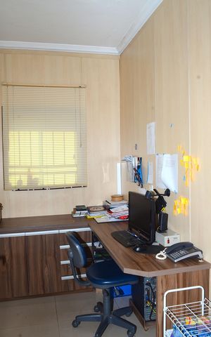 Casa para alugar com 350m², 4 quartos e 5 vagasEscritório