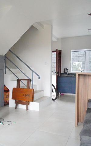 Casa de condomínio à venda com 83m², 2 quartos e 2 vagasSala