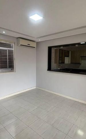 Casa à venda com 250m², 3 quartos e 5 vagas Casa à venda com 250m², 3 quartos e 5 vagasSala