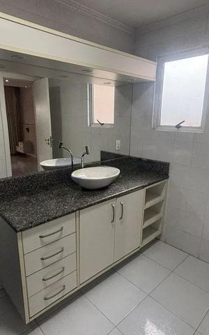 Casa à venda com 250m², 3 quartos e 5 vagas Casa à venda com 250m², 3 quartos e 5 vagasBanheiro 1
