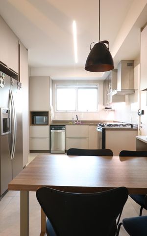 Apartamento à venda com 187m², 3 quartos e 3 vagasCozinha e Área de serviço 