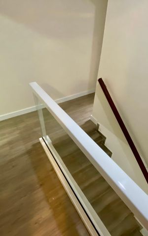 Casa para alugar com 91m², 3 quartos e 1 vagaHall escada