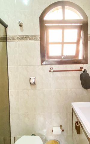 Casa para alugar com 230m², 2 quartos e 1 vagaBanheiro 