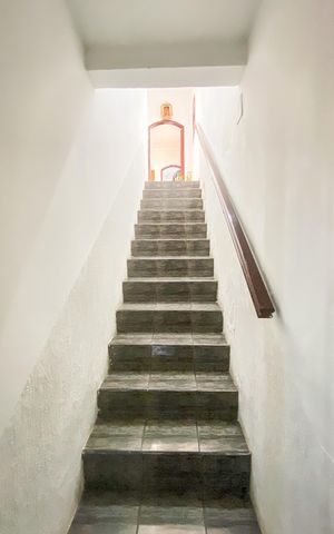 Casa para alugar com 230m², 2 quartos e 1 vagaEscada 
