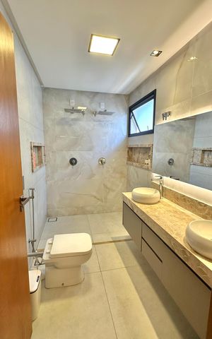 Apartamento à venda com 230m², 4 quartos e 4 vagasBanheiro