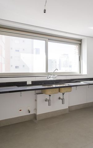 Apartamento à venda com 335m², 4 quartos e 4 vagas Apartamento à venda com 335m², 4 quartos e 4 vagasCozinha