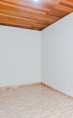 Casa à venda com 180m², 2 quartos e 1 vagaSuíte - edicula 
