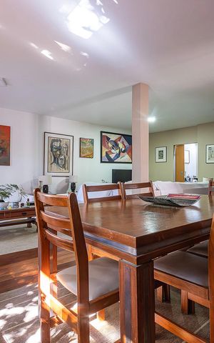 Casa à venda com 300m², 4 quartos e 3 vagas Casa à venda com 300m², 4 quartos e 3 vagasSala
