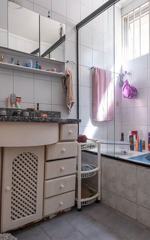 Casa à venda com 300m², 4 quartos e 3 vagas Casa à venda com 300m², 4 quartos e 3 vagasBanheiro
