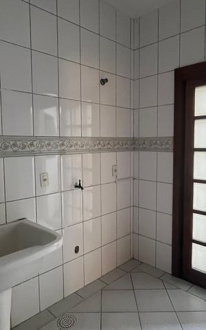 Casa à venda com 222m², 2 quartos e 3 vagas Casa à venda com 222m², 2 quartos e 3 vagasÁrea de serviço
