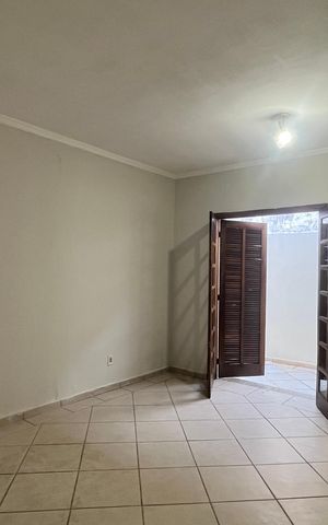 Casa à venda com 222m², 2 quartos e 3 vagas Casa à venda com 222m², 2 quartos e 3 vagasSuíte