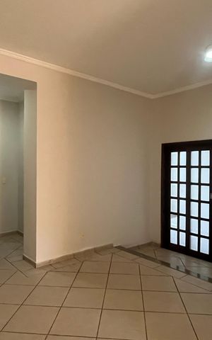 Casa à venda com 222m², 2 quartos e 3 vagas Casa à venda com 222m², 2 quartos e 3 vagasSala