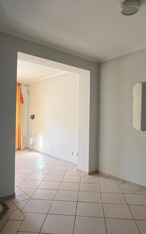 Casa à venda com 222m², 2 quartos e 3 vagas Casa à venda com 222m², 2 quartos e 3 vagasSala