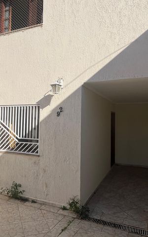 Casa à venda com 222m², 2 quartos e 3 vagas Casa à venda com 222m², 2 quartos e 3 vagasÁrea comum