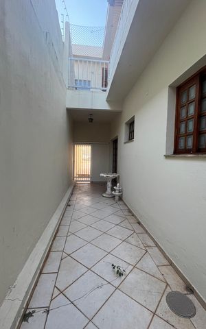 Casa à venda com 222m², 2 quartos e 3 vagas Casa à venda com 222m², 2 quartos e 3 vagasÁrea comum
