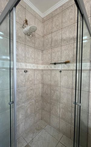 Casa à venda com 222m², 2 quartos e 3 vagas Casa à venda com 222m², 2 quartos e 3 vagasBanheiro da Suíte