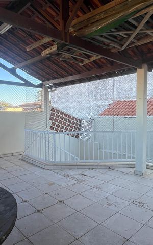 Casa à venda com 222m², 2 quartos e 3 vagas Casa à venda com 222m², 2 quartos e 3 vagasÁrea comum