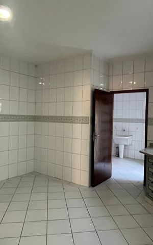 Casa à venda com 222m², 2 quartos e 3 vagas Casa à venda com 222m², 2 quartos e 3 vagasCozinha