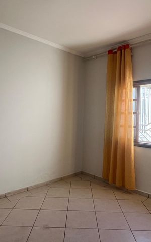 Casa à venda com 222m², 2 quartos e 3 vagas Casa à venda com 222m², 2 quartos e 3 vagasSala