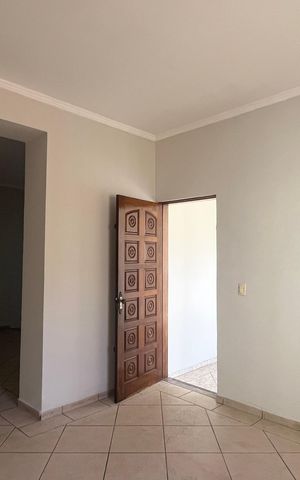 Casa à venda com 222m², 2 quartos e 3 vagas Casa à venda com 222m², 2 quartos e 3 vagasSala
