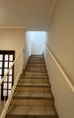 Casa à venda com 222m², 2 quartos e 3 vagas Casa à venda com 222m², 2 quartos e 3 vagasCorredor