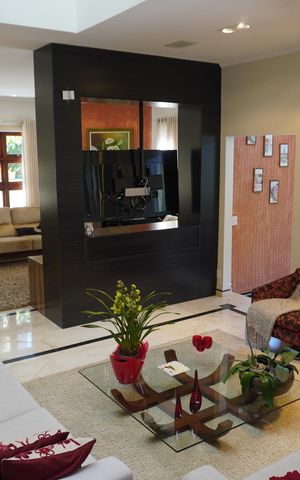 Casa de condomínio para alugar com 620m², 4 quartos e 6 vagasSala de Estar