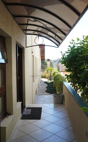 Casa de condomínio para alugar com 620m², 4 quartos e 6 vagasCorredor