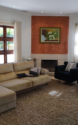 Casa de condomínio para alugar com 620m², 4 quartos e 6 vagasSala de TV