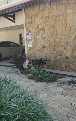 Casa de condomínio para alugar com 620m², 4 quartos e 6 vagasGaragem