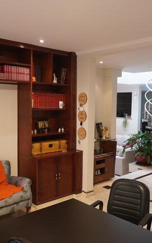 Casa de condomínio para alugar com 620m², 4 quartos e 6 vagasEscritório
