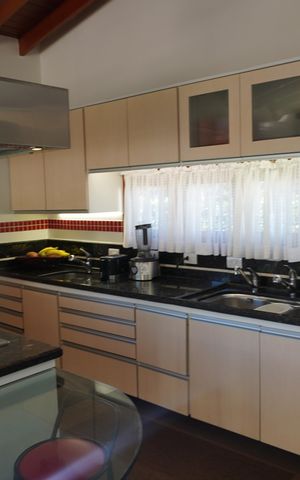 Casa de condomínio para alugar com 620m², 4 quartos e 6 vagasCozinha Ampla