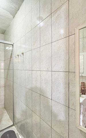 Casa à venda com 125m², 1 quarto e 1 vaga Casa à venda com 125m², 1 quarto e 1 vagaBanheiro