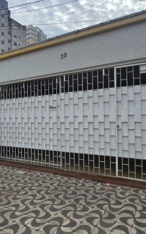 Casa à venda com 250m², 3 quartos e 2 vagas Casa à venda com 250m², 3 quartos e 2 vagasFachada