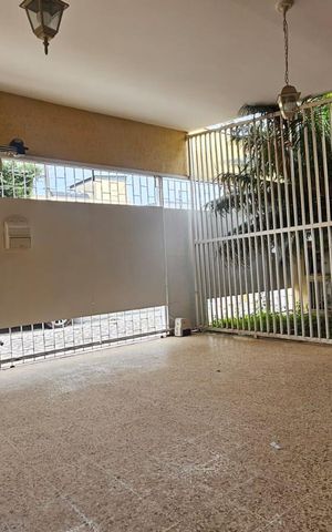 Casa à venda com 250m², 3 quartos e 2 vagas Casa à venda com 250m², 3 quartos e 2 vagasGaragem