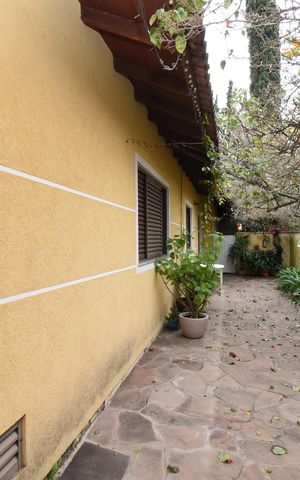 Casa de condomínio à venda com 200m², 4 quartos e 2 vagasÁrea externa