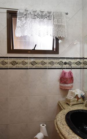 Casa de condomínio à venda com 200m², 4 quartos e 2 vagasLavabo
