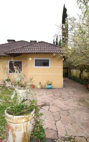 Casa de condomínio à venda com 200m², 4 quartos e 2 vagasÁrea externa