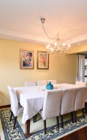Casa de condomínio à venda com 200m², 4 quartos e 2 vagasSala
