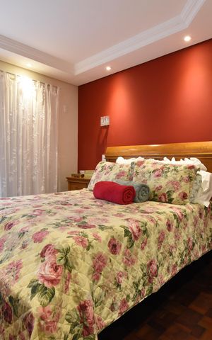 Casa de condomínio à venda com 200m², 4 quartos e 2 vagasSuíte