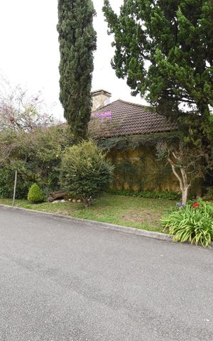 Casa de condomínio à venda com 200m², 4 quartos e 2 vagasÁrea externa - Frente