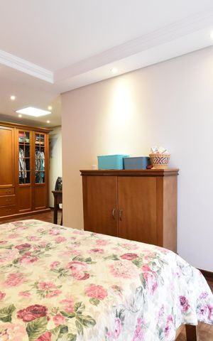 Casa de condomínio à venda com 200m², 4 quartos e 2 vagasSuíte