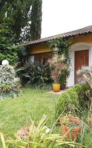 Casa de condomínio à venda com 200m², 4 quartos e 2 vagasÁrea externa - Frente