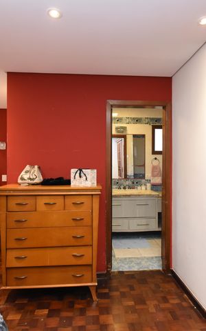Casa de condomínio à venda com 200m², 4 quartos e 2 vagasSuíte