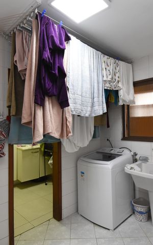 Casa de condomínio à venda com 200m², 4 quartos e 2 vagasÁrea de Serviço
