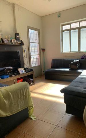 Casa à venda com 253m², 4 quartos e sem vaga