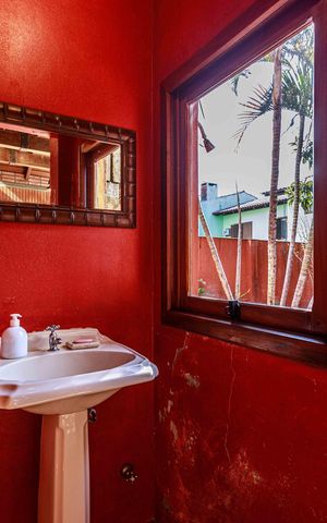 Casa para alugar com 391m², 3 quartos e 2 vagasBanheiro Externo 