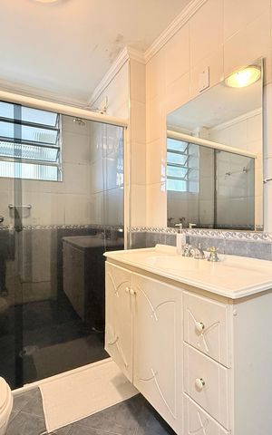 Apartamento à venda com 163m², 3 quartos e 2 vagas Apartamento à venda com 163m², 3 quartos e 2 vagasBanheiro Social