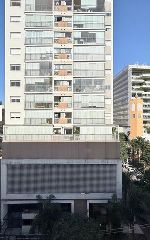 Apartamento à venda com 163m², 3 quartos e 2 vagas Apartamento à venda com 163m², 3 quartos e 2 vagasVista